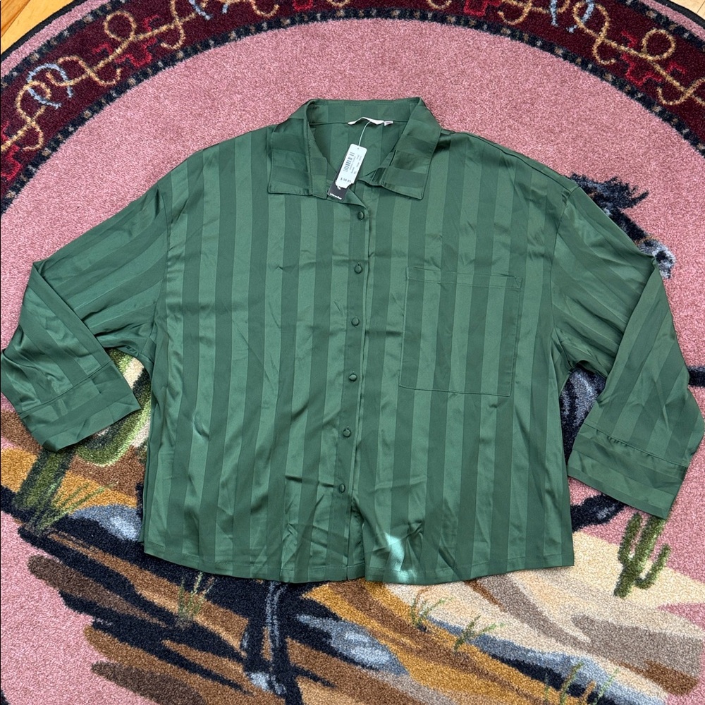 LONG SLEEVE BUTTON UP TOP - Picture 2 of 9